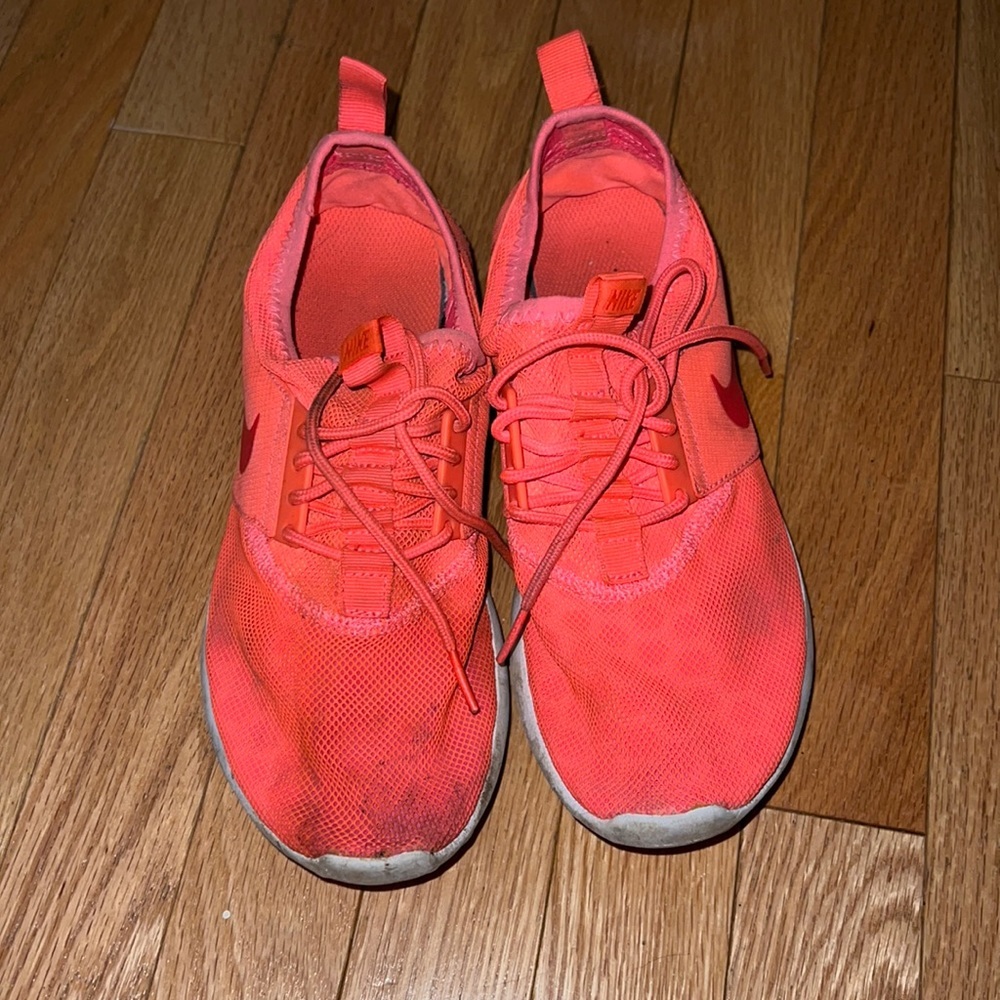 Nike Women’s Flyknit Sneakers Size 7​